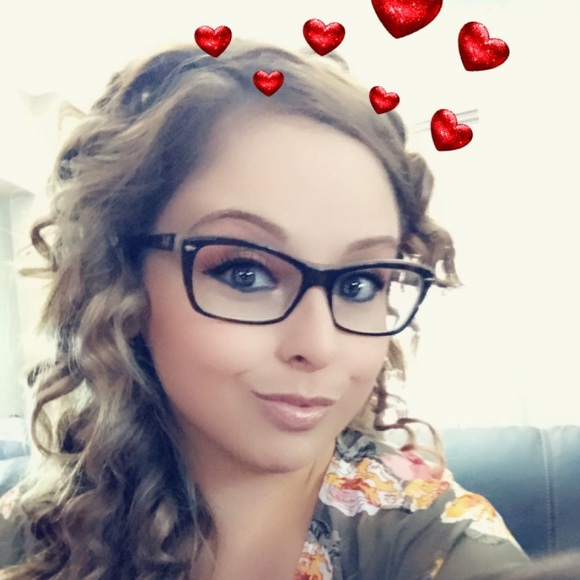 Meet your Posher, Jessica - Picture 1 of 1